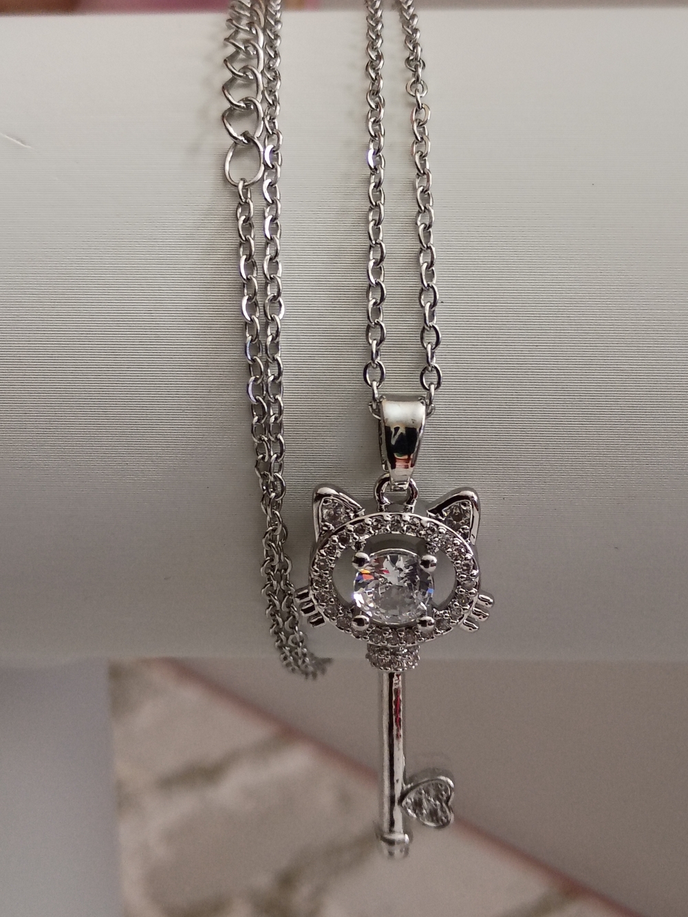 Fashion Jewelry Silver Cat Key Necklace with Clear Crystals
